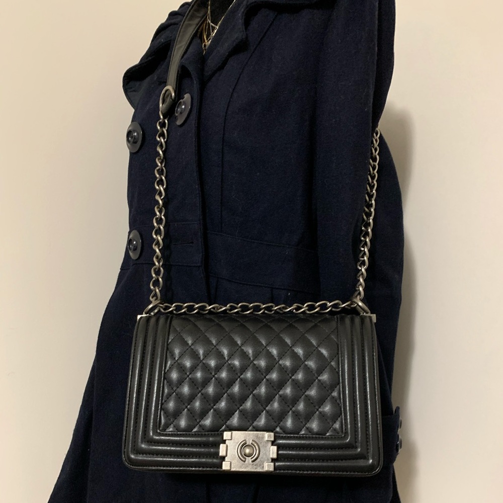 Handbag, hardware is heavy. Beautiful bag.